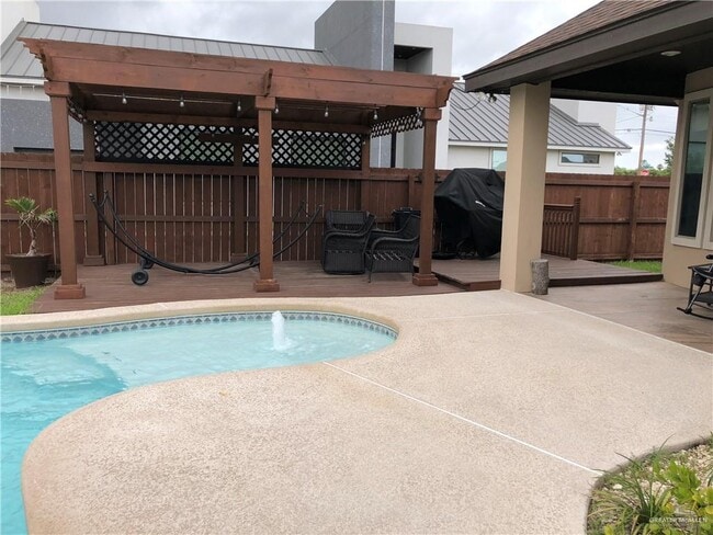 Building Photo - 25 Cornell Ave