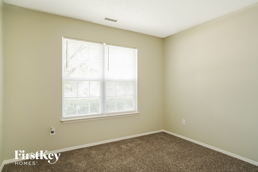 Building Photo - 6220 Saybrooke Dr