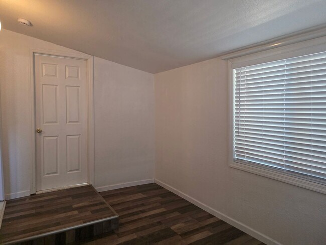 Building Photo - 2050 Branstetter Ln