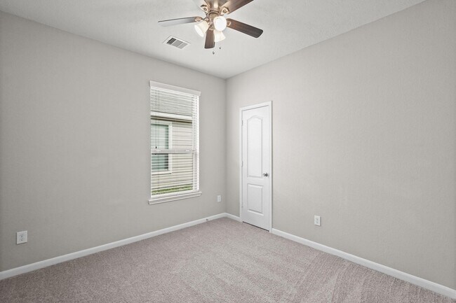 Building Photo - 2547 Hawthorn Park Ct