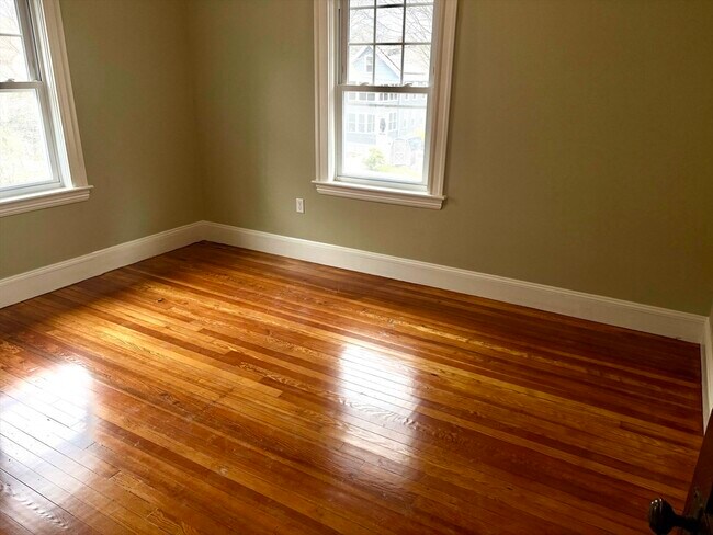 Building Photo - 6 Walnut St