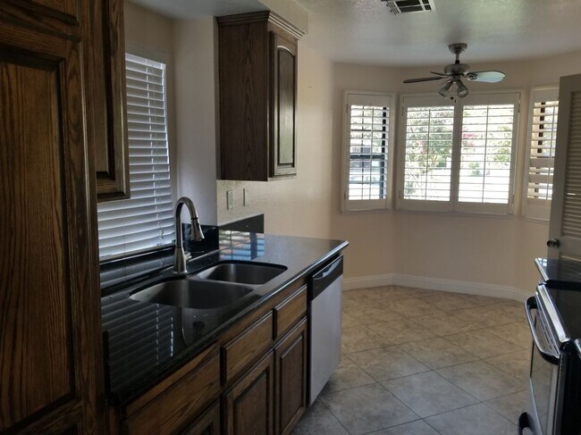 Building Photo - 10943 Countryview