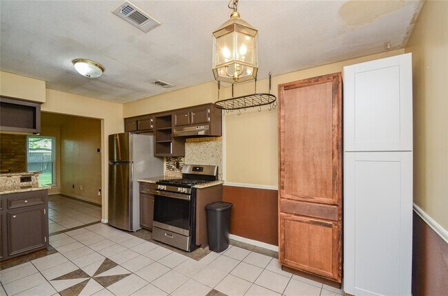 Building Photo - 7851 Battlepine Dr