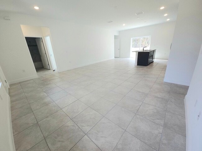 Building Photo - 7130 N Cricket Dr