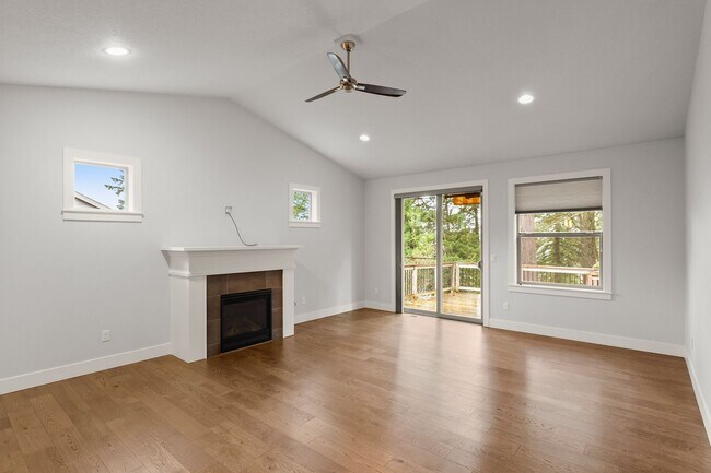 Building Photo - Stunning Single-Level 3-Bedroom, 2-Bath Home in Annand Heights