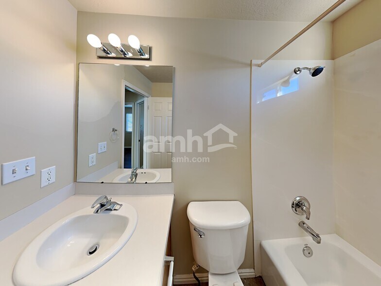 Building Photo - 816 Crimson Ln