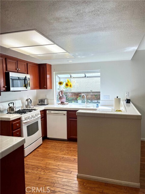 Building Photo - 9848 Yale Dr