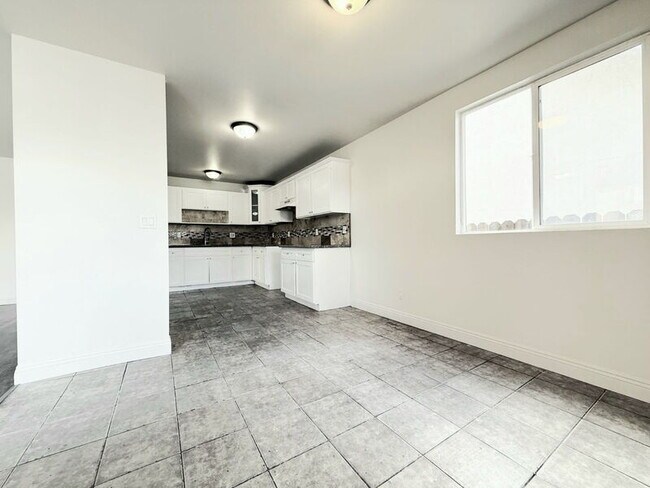 Building Photo - 1440 E 42nd St