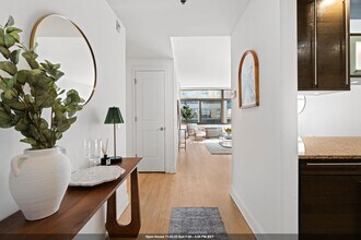 Building Photo - 10 Regent St