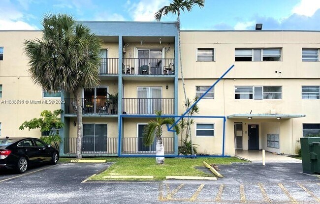 Building Photo - 4275 NW S Tamiami Canal Dr