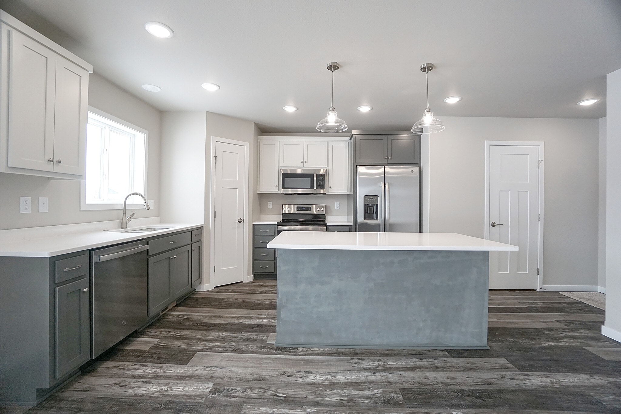 Building Photo - 8068 Goldfinch Dr