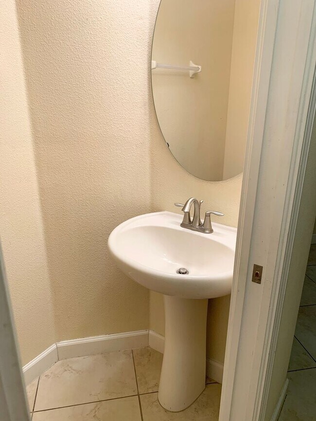 Building Photo - WYNDHAM LAKES ESTATES 4/2.5 HOME FOR RENT - LAKE VIEW!