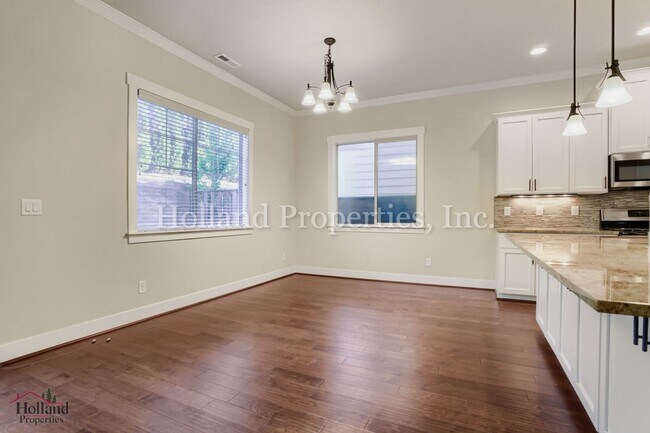 Building Photo - 17435 SW Forest Hollow St