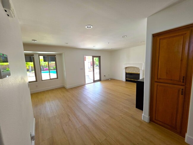 Building Photo - Gorgeous Entertainers Dream Home