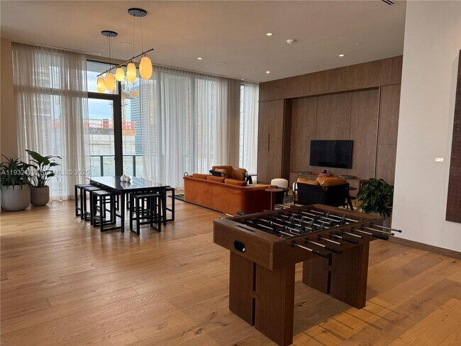 Building Photo - 11 NE 6th St