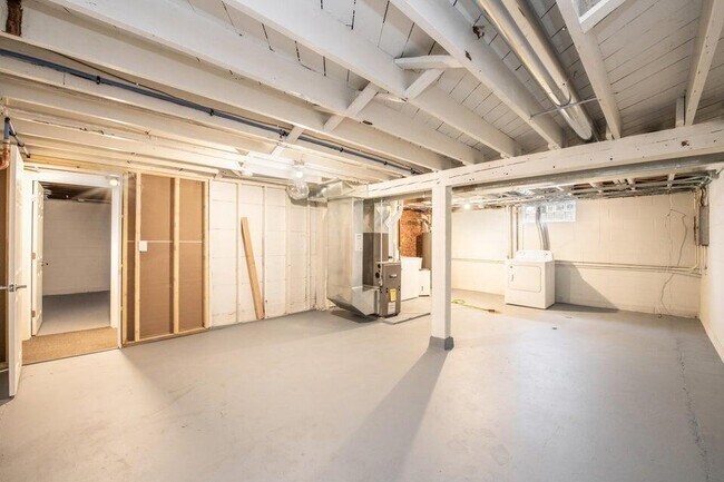 Building Photo - 5026 N Bay Ridge Ave