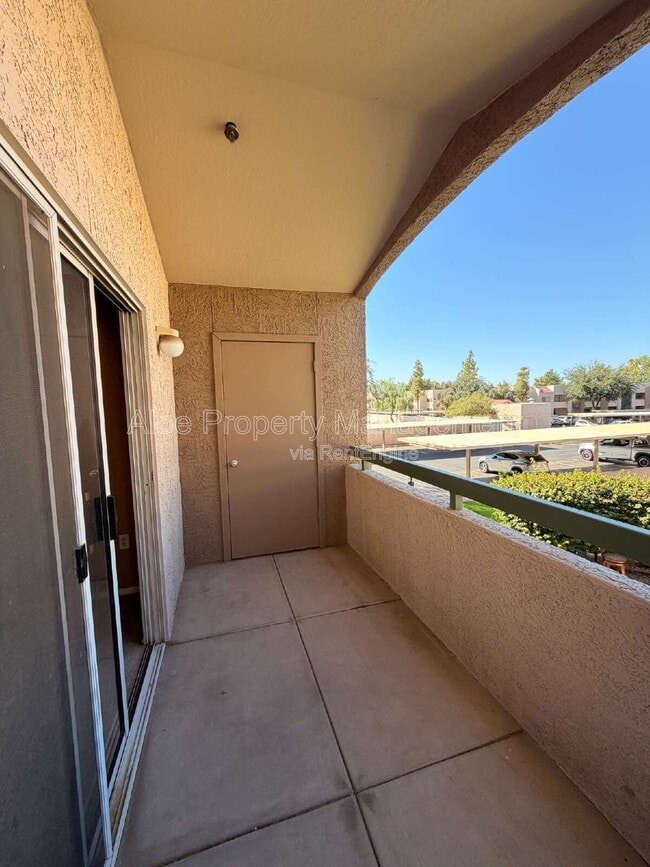 Building Photo - 1295 N Ash St