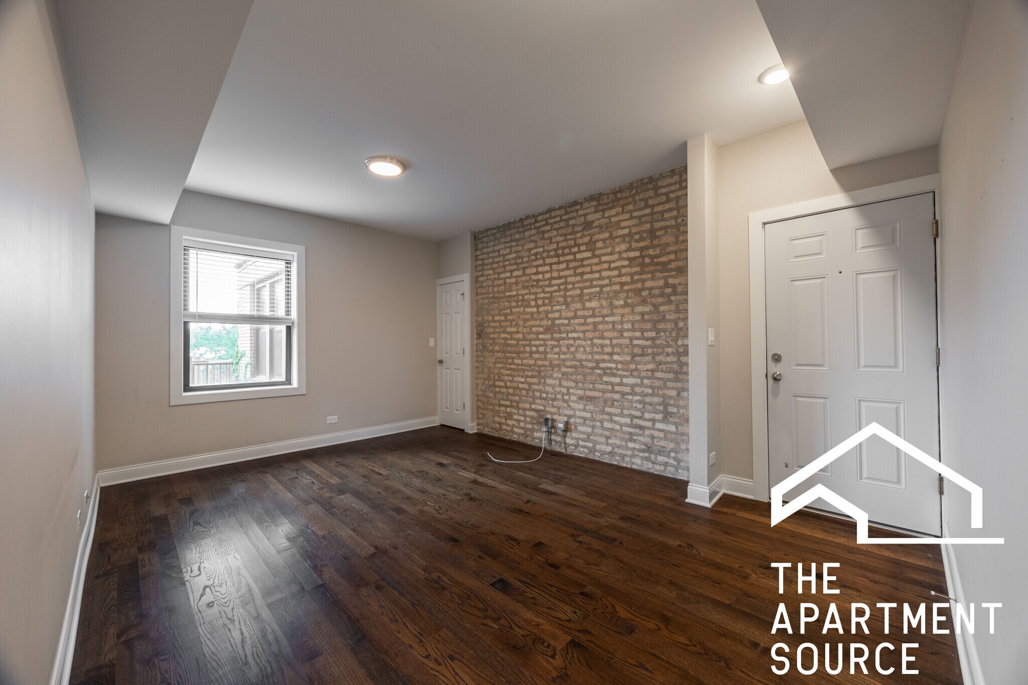 Building Photo - 2228 N Sawyer Ave