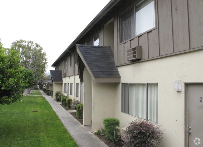 Building Photo - Parkwood Apartments