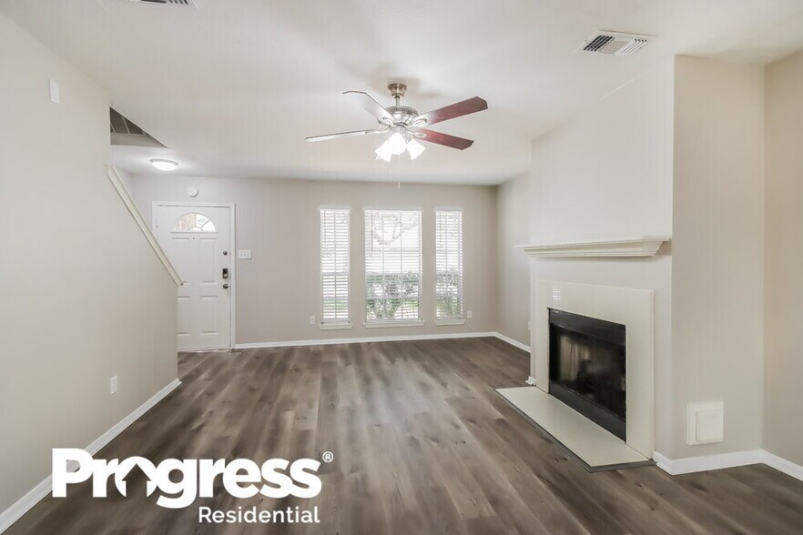 Building Photo - 18450 Hollow Oaks Cir