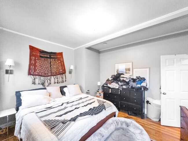 Building Photo - 593 Centre St