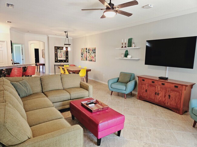 Building Photo - Annual Furnished Pet Friendly Twin Villa l...