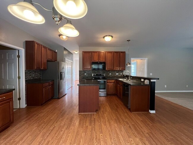 Building Photo - 570 Batty Way