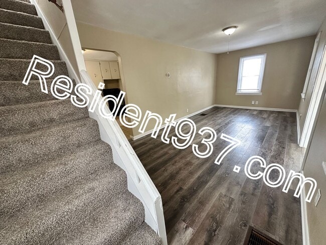 Building Photo - 3 Bed 1 bath