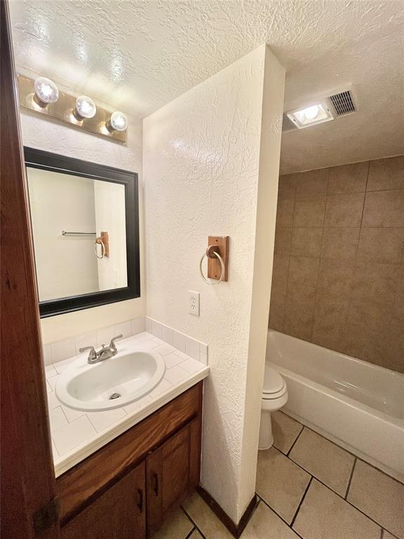 Building Photo - 1901 E Lindsey St