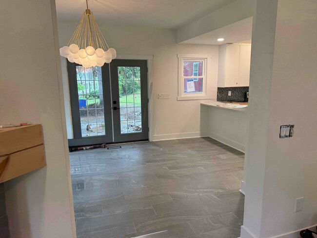 Building Photo - 103 Oak Hill Ave