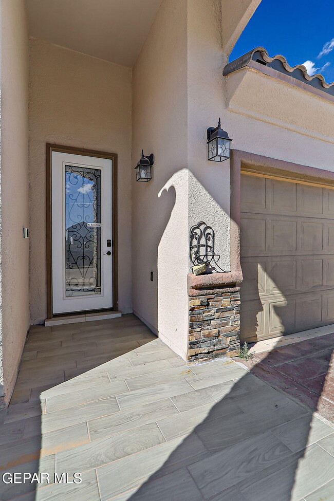 Building Photo - 14805 Holly Springs