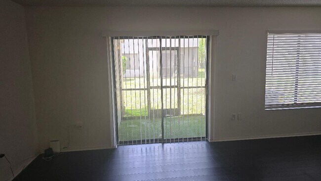 Building Photo - 3194 Coral Lake Ln