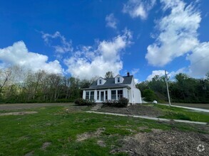 Building Photo - 3 Bedroom Single Family Home