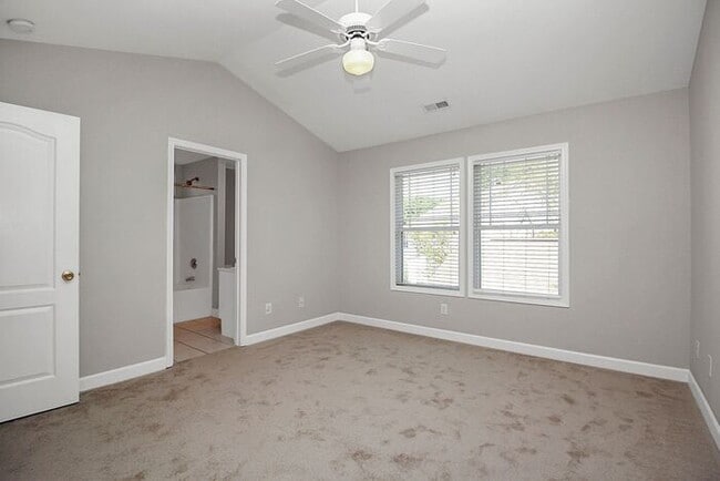 Building Photo - Charming 3BD/2.5BA Home in Crosswinds Community!