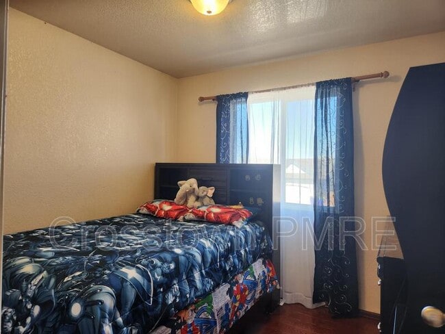 Building Photo - 1124 E 25th St