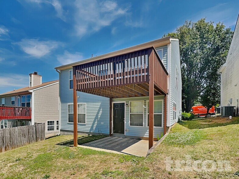 Building Photo - 3715 Longview Dr