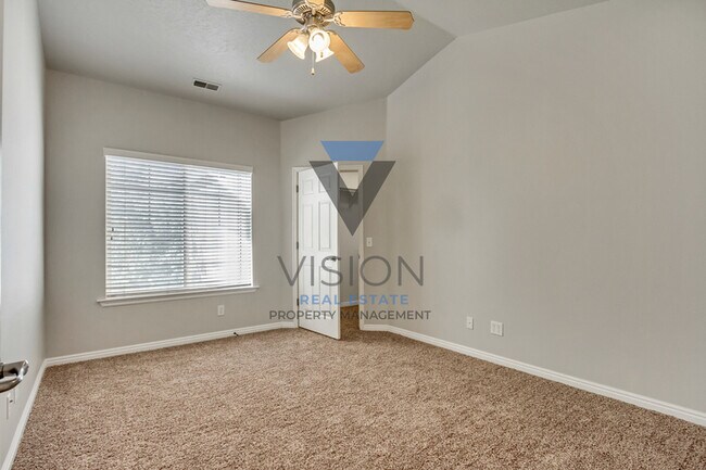 Building Photo - 1077 Canyon Meadow Dr