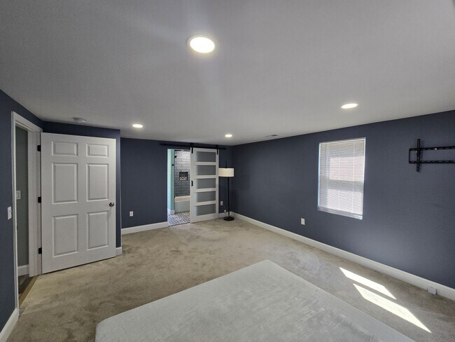 Building Photo - Downtown Greensboro Stunner – Fully Renovated!