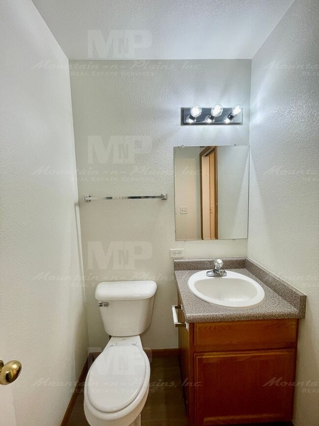 Building Photo - 3380 Saratoga St