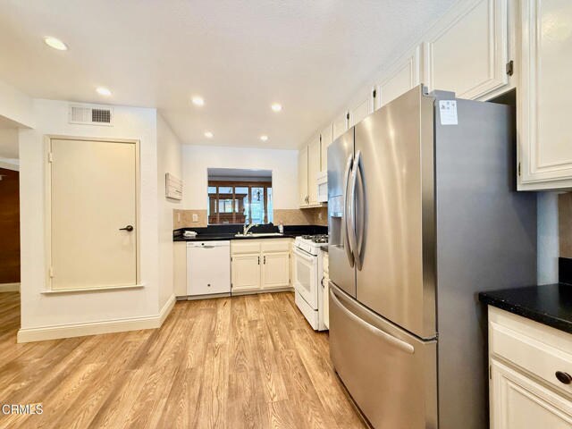 Building Photo - 615 Island View Cir