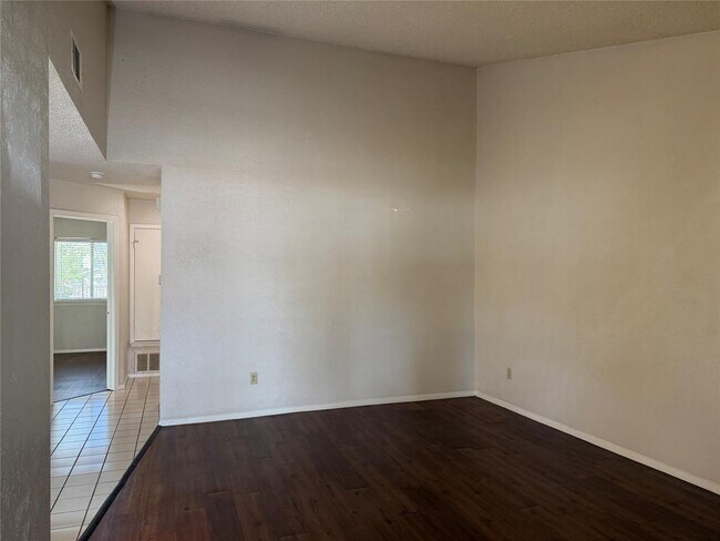 Building Photo - 7708 Brodie Ln