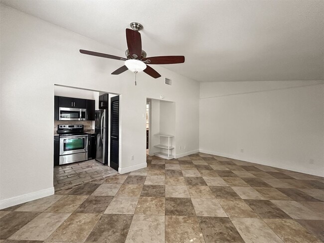 Building Photo - Updated and Move-in Ready Home in Largo! 1bed|1bath