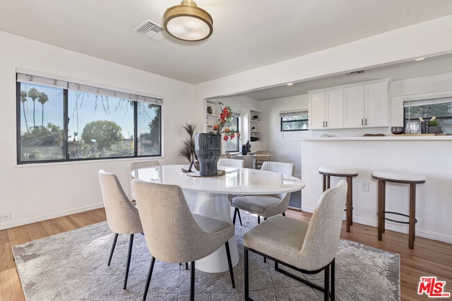 Building Photo - 9125 David Ave