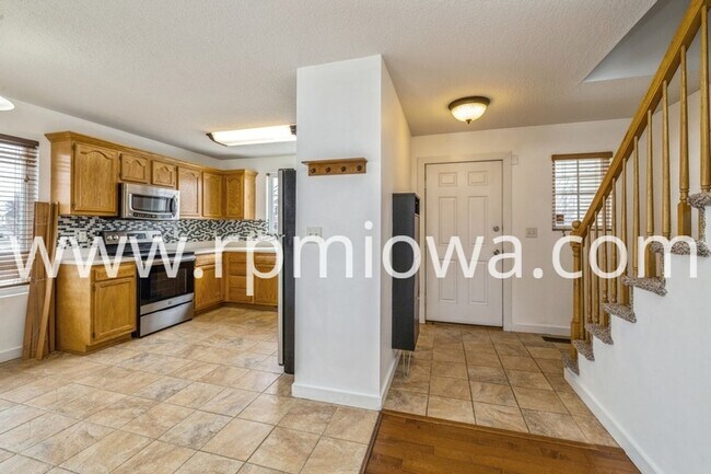 Building Photo - WEST DES MOINES TWO-STORY!! 4 Bedroom, 3.5 Bathrooms!