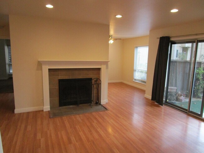 Building Photo - Location, Location, Location- Vintner Condo's