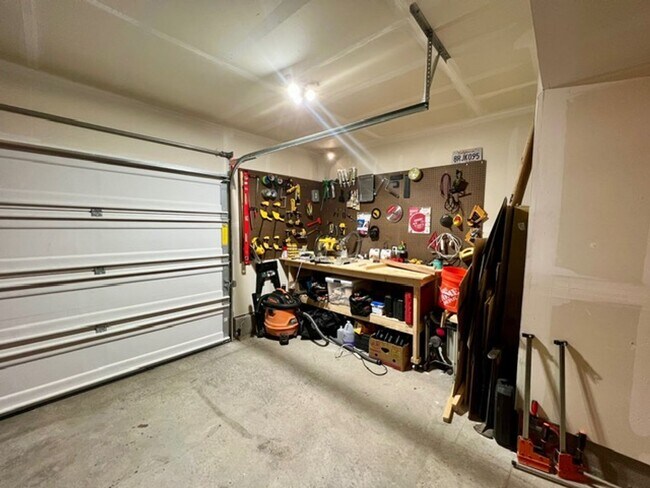 Building Photo - Gorgeous modern carriage style home available in Banning Lewis Ranch!