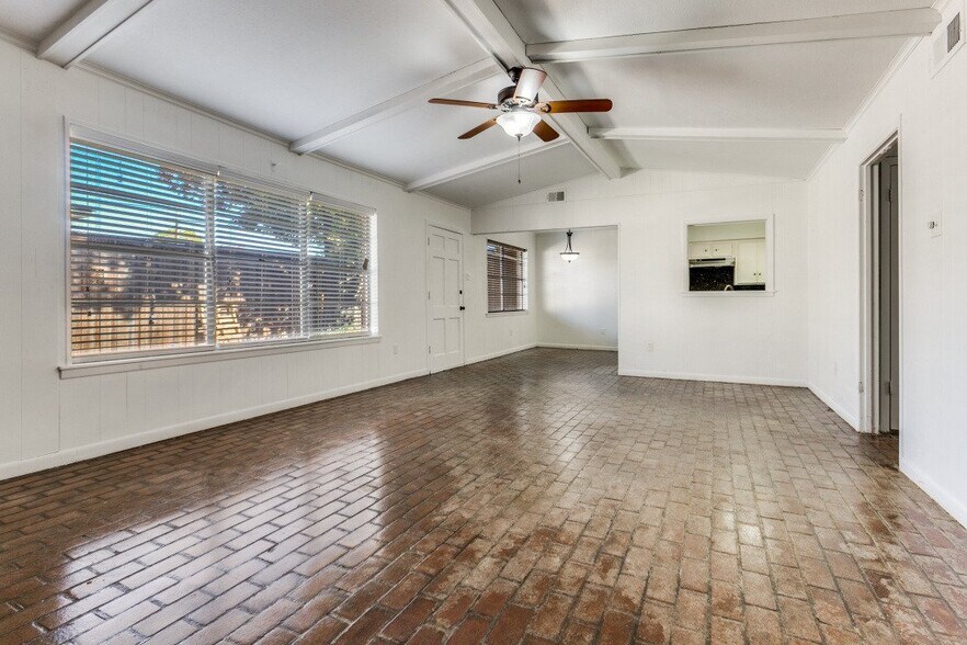 Building Photo - 7621 Dentcrest Dr