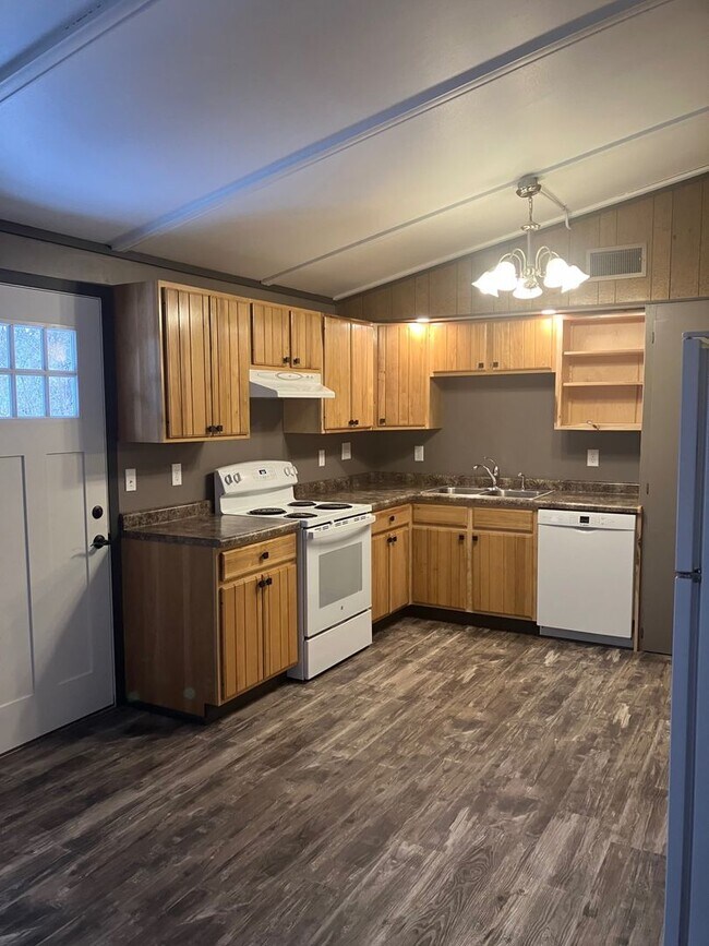 Building Photo - Stettin Duplex