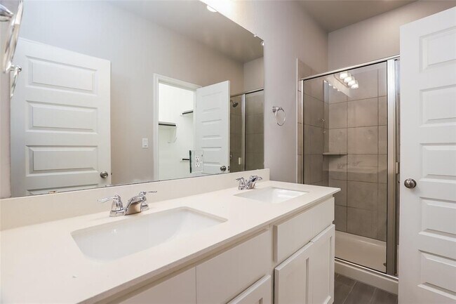 Building Photo - 2724 Juniper Woods Rd