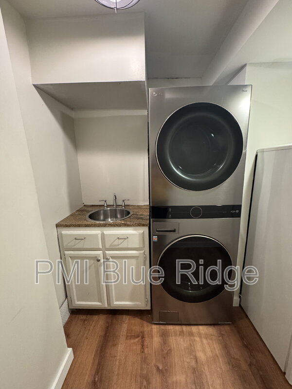 Building Photo - 25 Leisure Mountain Rd